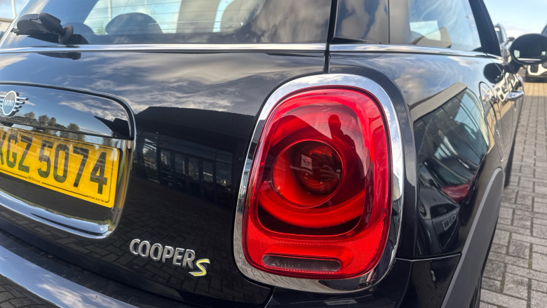 MINI Hatchback 135kW Cooper S Level 2 33kWh 3dr Auto Electric Hatchback